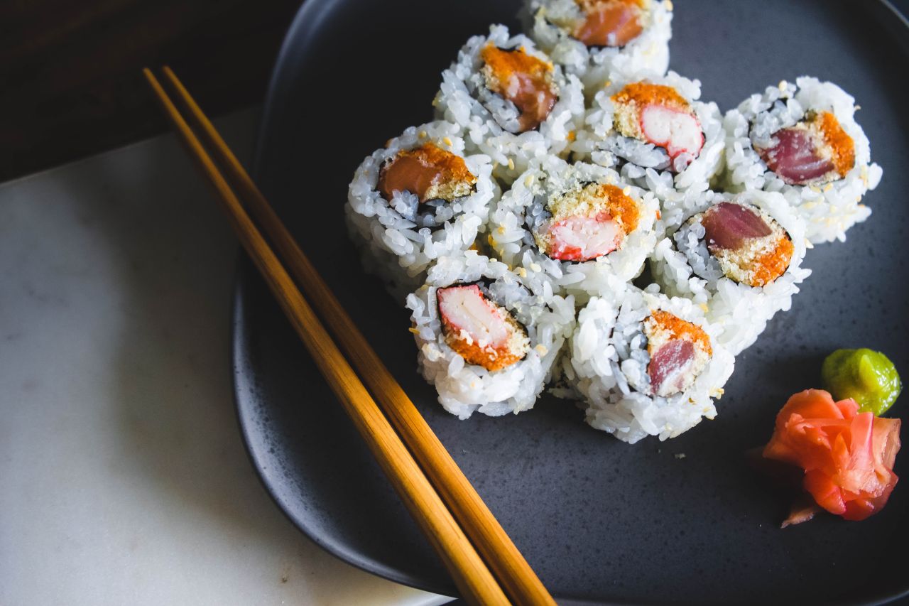 Jakie składniki przydadzą się do zrobienia sushi?