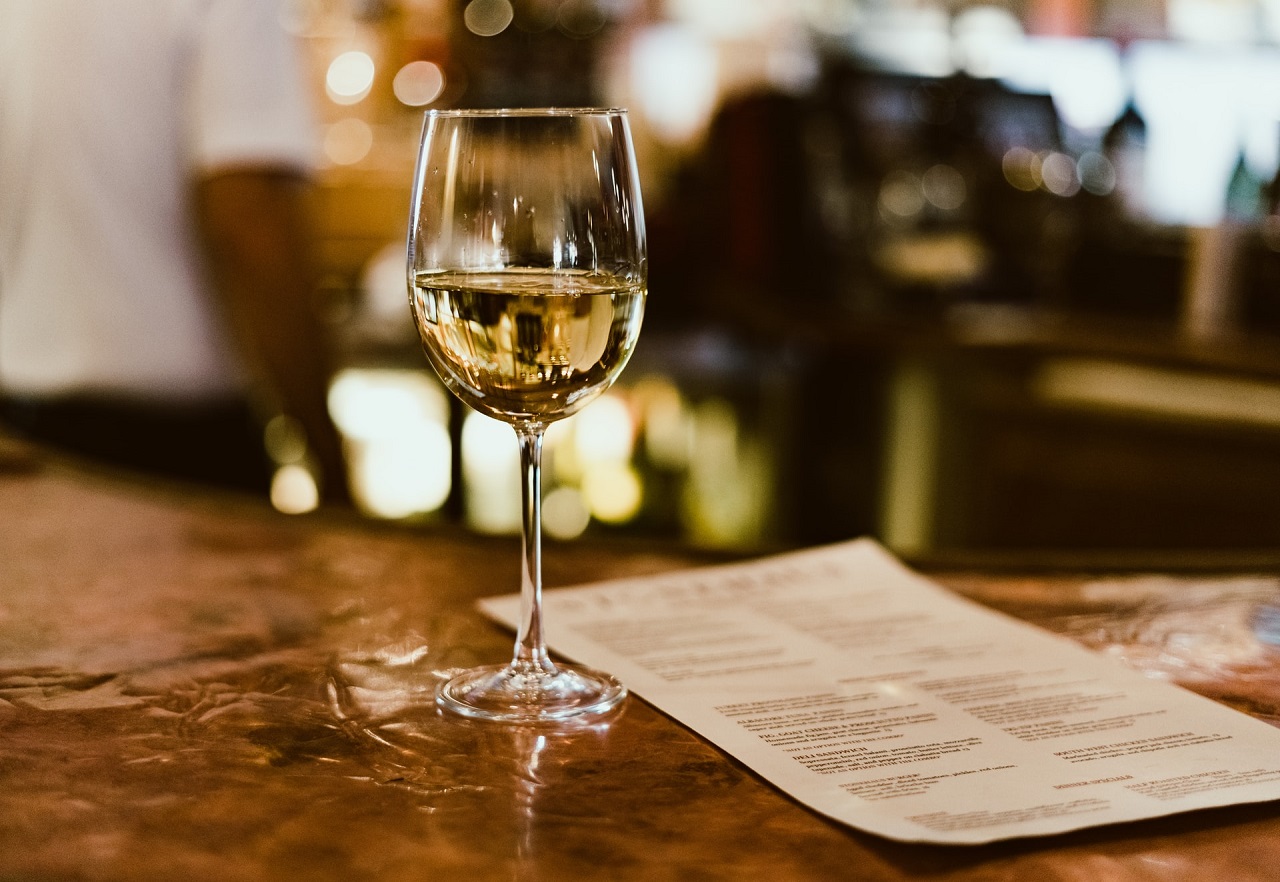 Wina półsłodkie – z jakimi daniami warto je łączyć?